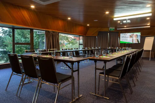 Holiday Inn Queenstown Frankton Road Business Photos