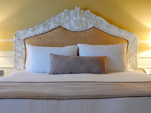 The Pickwick Hotel Photos