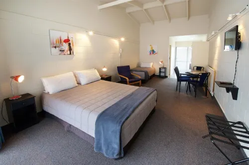 Ambassador Thermal Motel Featured Photos