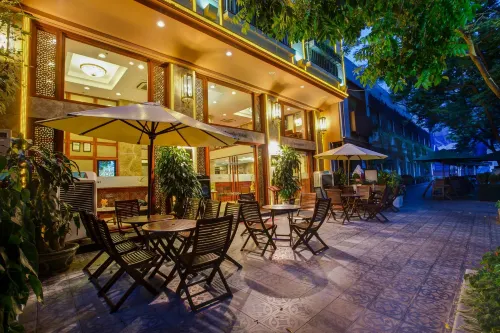 Conifer Boutique Hotel Exterior Photos