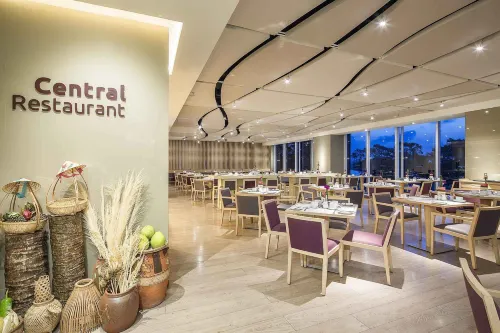 Liberty Central Saigon Riverside Hotel Dining Photos