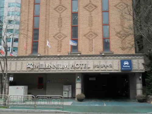 Hotel Millennium Exterior Photos