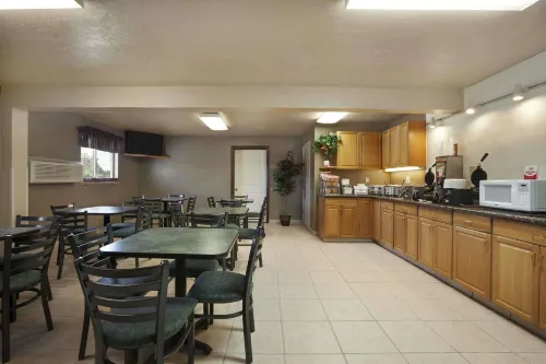 Super 8 by Wyndham Idaho Falls Dining Photos