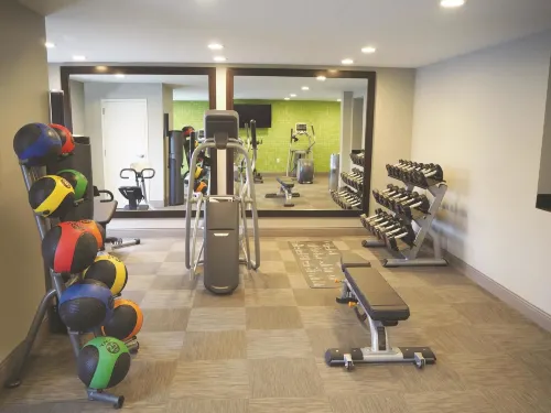 La Quinta Inn & Suites by Wyndham Cleveland - Airport North Leisure & Recreation Photos