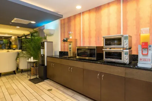 Vive Hotel Waikiki Makanan Photos