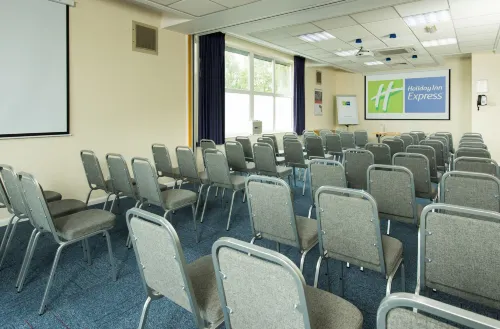Holiday Inn Express Burton Upon Trent Espaces Affaires Photos