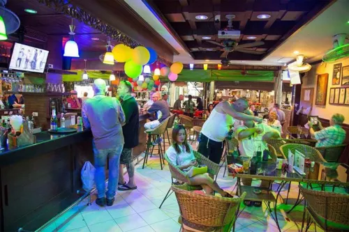 Harrys Hotel Bar & Restaurant Loisirs et amusements Photos