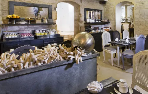 Hôtel des Ducs d'Anjou Dining Photos