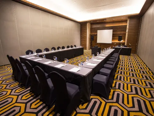 Hotel Ciputra Cibubur managed by Swiss-Belhotel International Fasilitas Bisnis Photos
