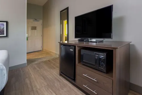 La Quinta Inn & Suites by Wyndham Visalia/Sequoia Gateway Photos