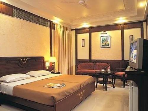 Hotel Grand Godwin - Near New Delhi Railway Station - Free Airport Pick-up Photos