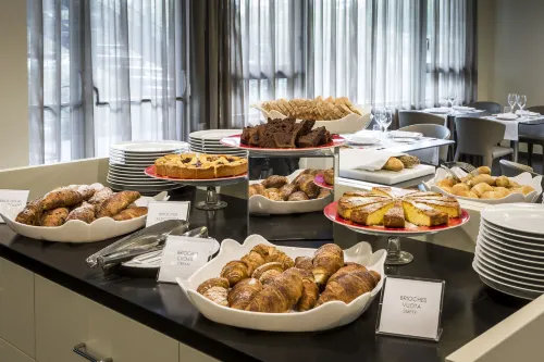 UNA HOTELS Bologna Fiera Dining Photos