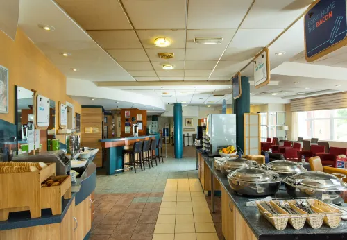 Holiday Inn Express Burton Upon Trent Restauration Photos