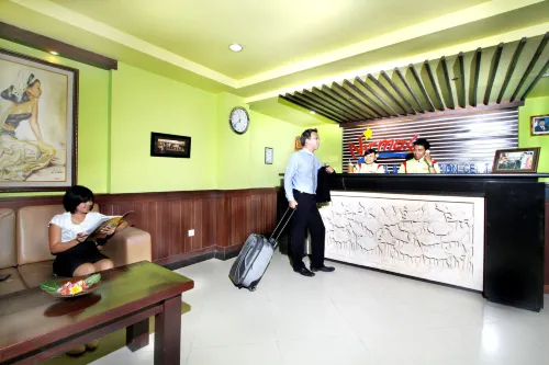 Nirmala Hotel & Convention Centre Area Publik Photos