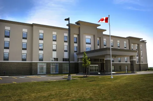 Hampton Inn & Suites by Hilton Truro Exterior Photos