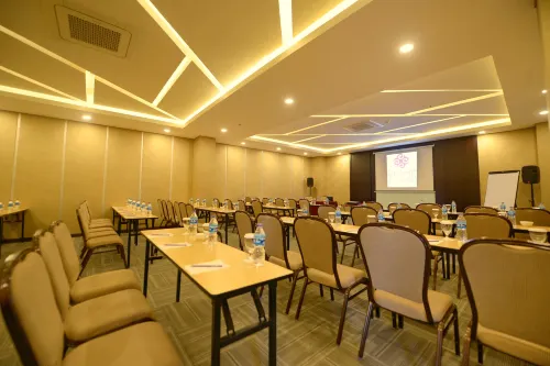 Grand Tjokro Hotel Balikpapan Espaces Affaires Photos