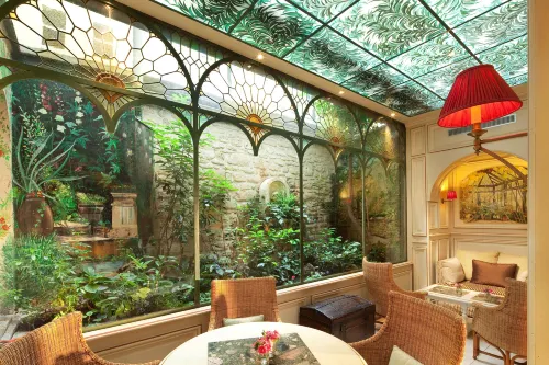 Au Manoir Saint-Germain des Prés. À ne pas manquer Photos