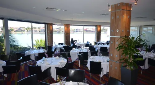 Lakes Hotel Restauration Photos