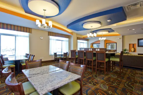Holiday Inn Express & Suites Denver East-Peoria Street Restauration Photos