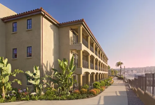 Best Western Plus Island Palms Hotel & Marina Exterior Photos