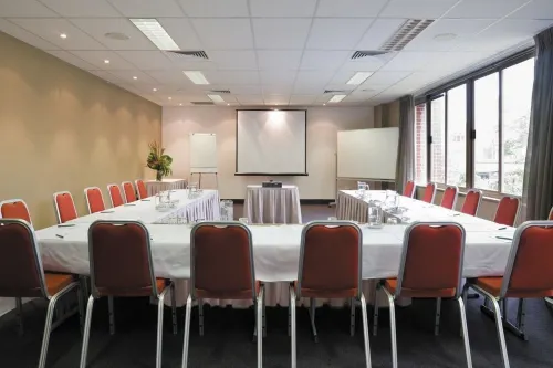 Adina Apartment Hotel Sydney Surry Hills Business Photos