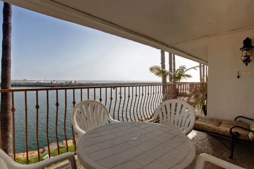 Oceanside Marina Suites - A Waterfront Hotel Рядом с отелем Photos