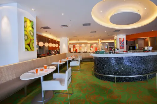 HARRIS Hotel & Conventions Kelapa Gading - Jakarta Makanan Photos