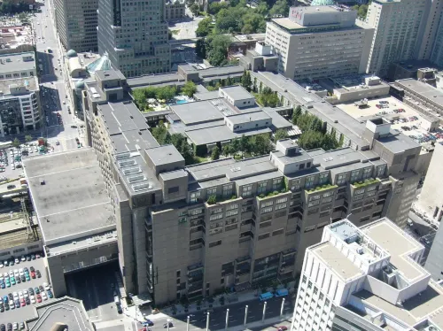 Hotel Bonaventure Montreal Exterior Photos