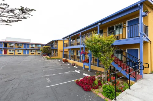 SureStay Hotel by Best Western Seaside Monterey Exterior Photos