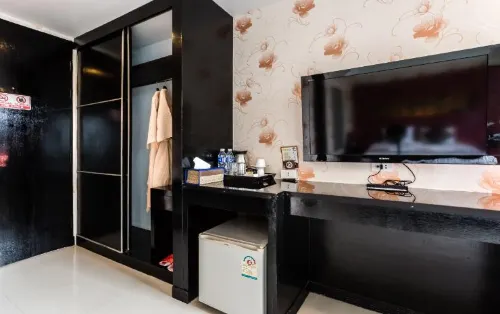 7Q Patong Beach Hotel Rooms Photos
