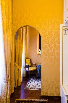Canova Rooms in Spanish Steps Photos