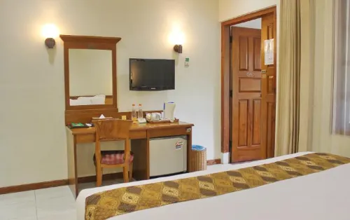 Hotel Dana Solo Kamar Photos
