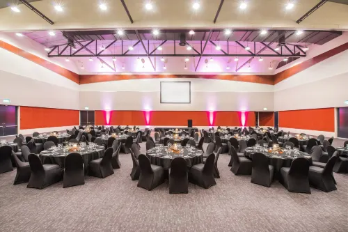 Crowne Plaza Alice Springs Lasseters Featured Photos
