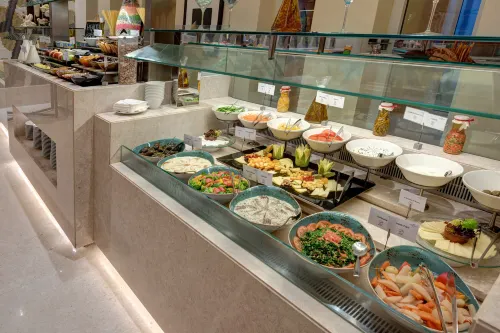 Crowne Plaza Duqm Restauration Photos