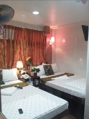 New London Hostel Rooms Photos