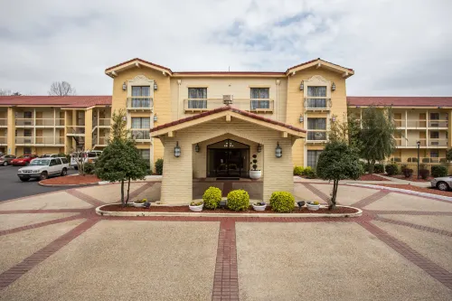 Quality Inn & Suites Airport Extérieur Photos