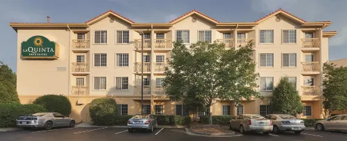 La Quinta Inn & Suites by Wyndham Raleigh Durham Airport Exterior Photos
