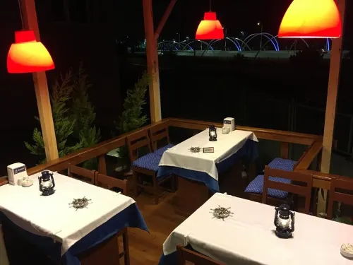 Galley Hotel Makanan Photos