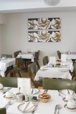 Mentone Hotel Dining Photos