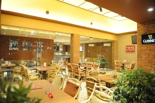 Kama Hotel Makanan Photos
