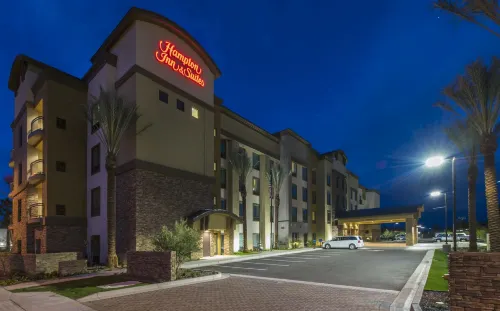 Hampton Inn & Suites by Hilton Phoenix Tempe Exterior Photos