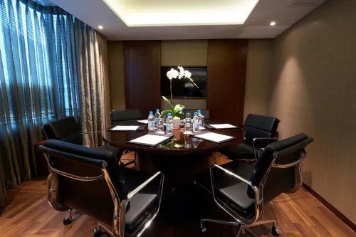 Wharney Hotel Business Facilities Photos