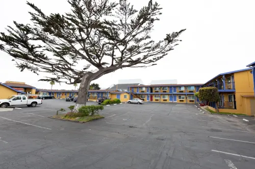 SureStay Hotel by Best Western Seaside Monterey Public Areas Photos