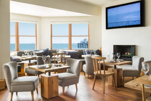 Malibu Beach Inn Restauration Photos
