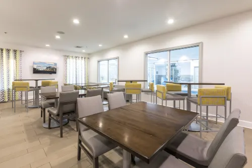 Country Inn & Suites by Radisson Asheville Downtown Tunnel Road Dining Photos