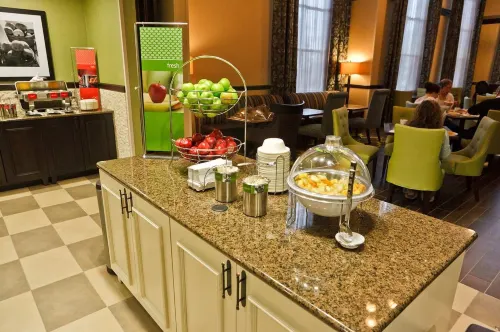 Hampton Inn & Suites Exeter Restauration Photos