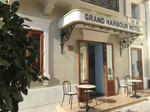 Grand Harbour Hotel Exterior Photos