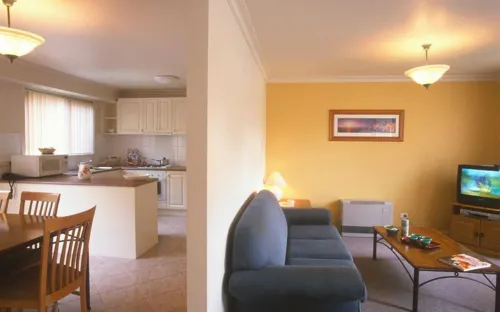 Best Western Plus the Tudor-Box Hill Dining Photos