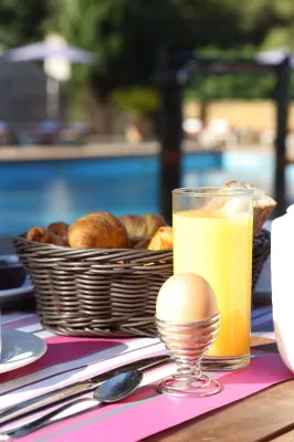 Hotel Spa Cassis – Heated Pool & Parking Restauranger Photos