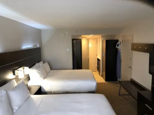 Holiday Inn Express & Suites Miami - Hialeah Rooms Photos